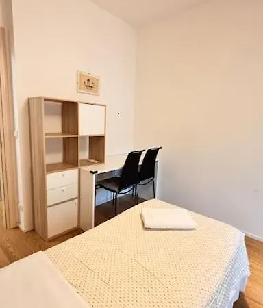 Casa Abi Mestre火车站宁静便捷整套公寓 מרגרה
